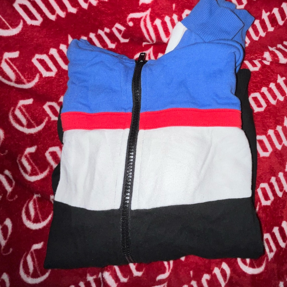 Zip up - Picture 3 of 4